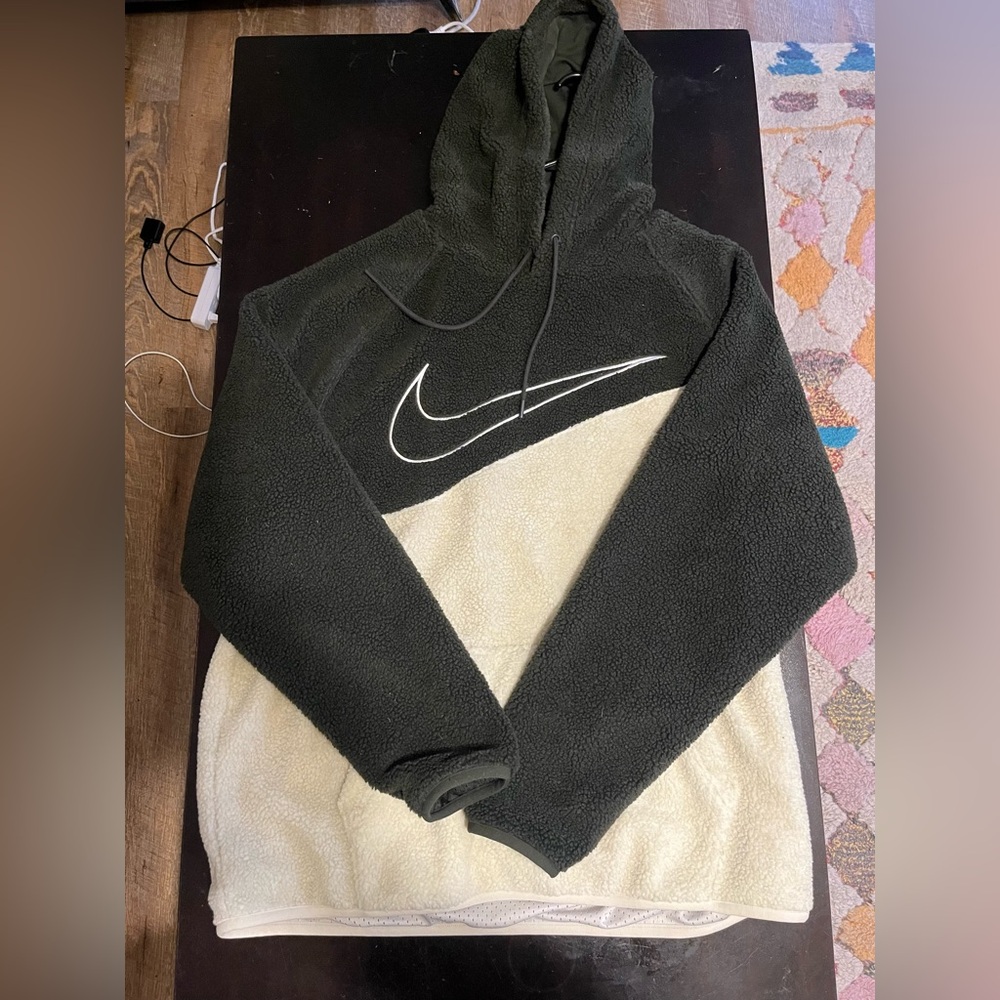 Nike Sportswear Sherpa Hoodie Pullover Olive/Cream BV5314-355 Size XL ExtraLarge